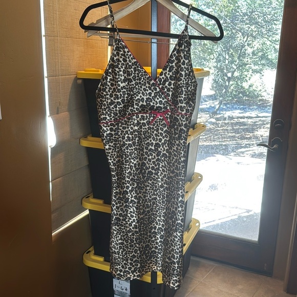 Intimo Cheetah Print w/ Hot Pink Piping and Bow Chemise Size Large - Picture 2 of 8